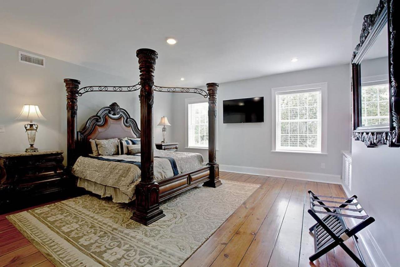 Willa Newly Renovated 4 Bed 3 Bath And 2 Parking Spots Savannah Zewnętrze zdjęcie